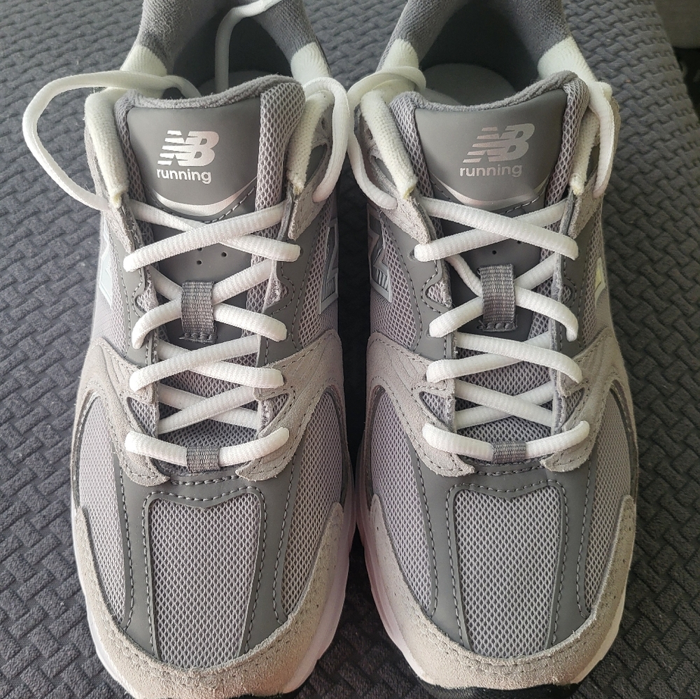 NWT New Balance 530 Sneakers